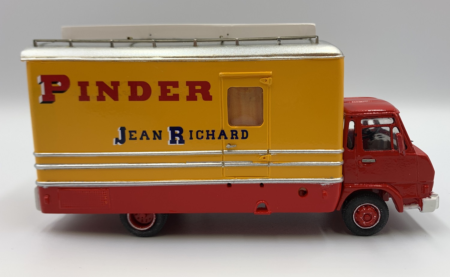 Camion BERLIET TR12 Cirque PINDER Jean Richard avec Semi-Remorque