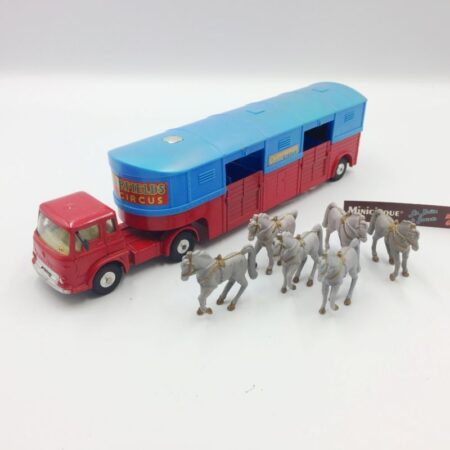 CORGI TOYS - Bedford transporter horses avec 6 chevaux CHIPPERFIELDS - 1130
