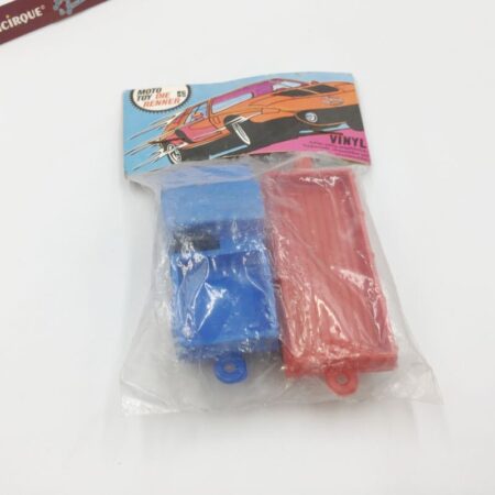 - Moto Toys NP VINYL - Mercedes Unimog bleu et remorque rouge