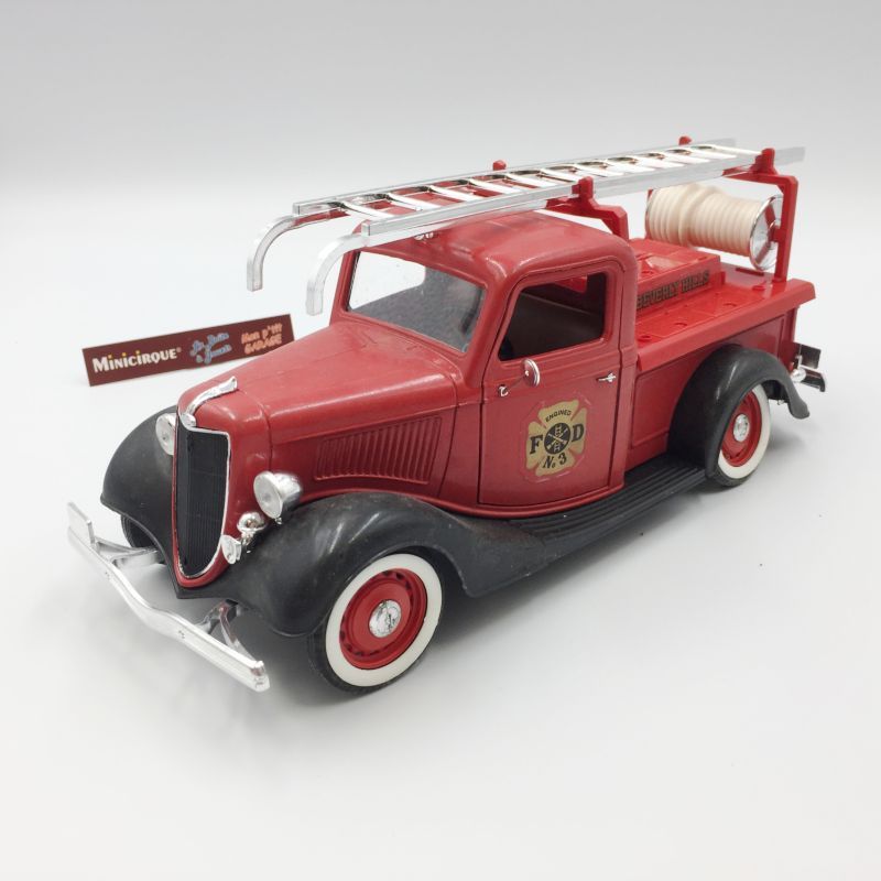 SOLIDO - 1/19 (no 1/18) - Ford V8 pompiers Beverly Hills