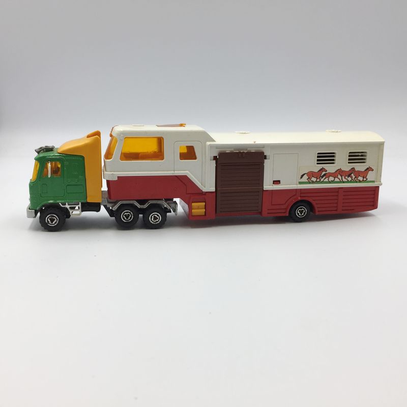 miniature 1/60 em - camion - MAJORETTE - RODEO TEXAS